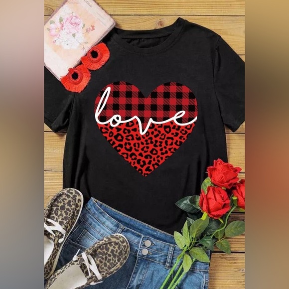 NWT black red plaid leopard heart love Vday tee size small - Picture 3 of 3